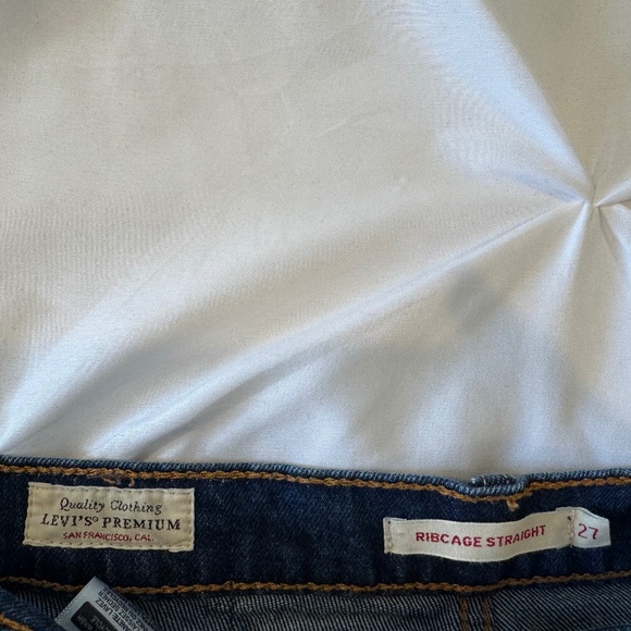 Levi’s Ribcage Straight Leg Jeans - Picture 2 of 4